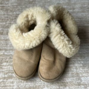 UGG Shearling Lined Leather Ankle Boots (6)